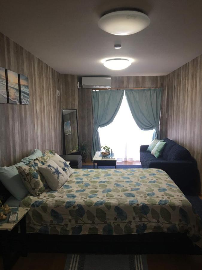 Ken'S Beachfront Cafe & Lodge, Bl2, Oceanfront And Free Canoe Rental Onna Exterior photo