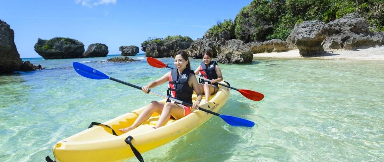 Ken'S Beachfront Cafe & Lodge, Bl2, Oceanfront And Free Canoe Rental Onna Exterior photo